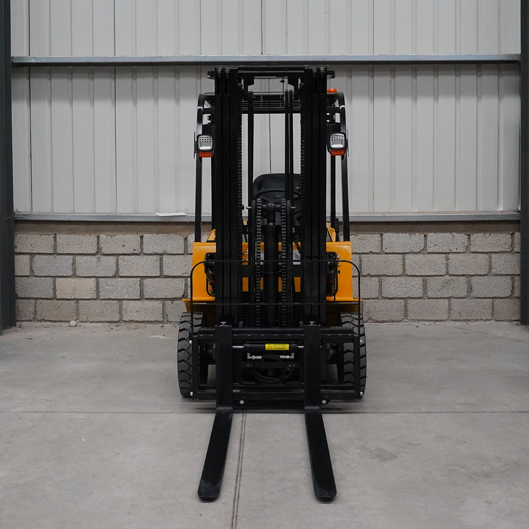 Montacargas Eléctrico 2.5 ton 4.5 mts - B-LITIO