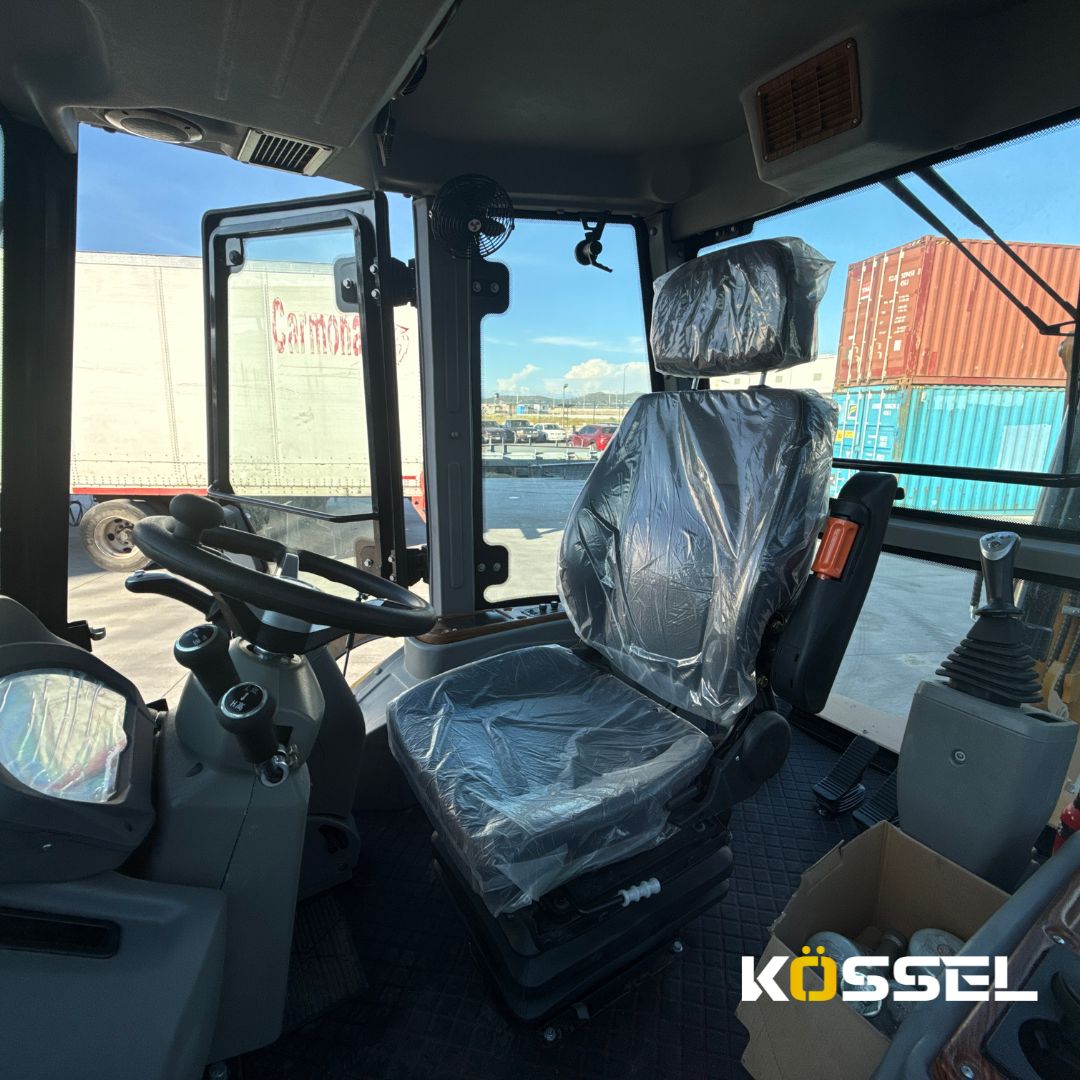 Retroexcavadora Rennuo 2025, Cabina Cerrada