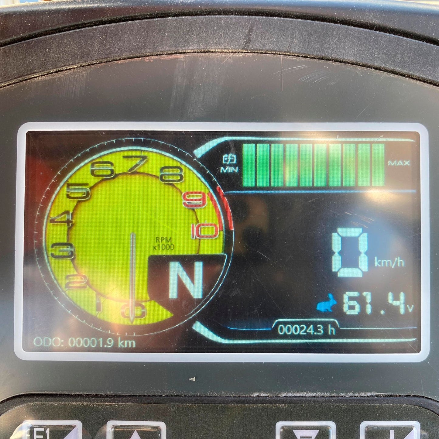 Montacargas Eléctrico 2.5 toneladas 3 mts altura max